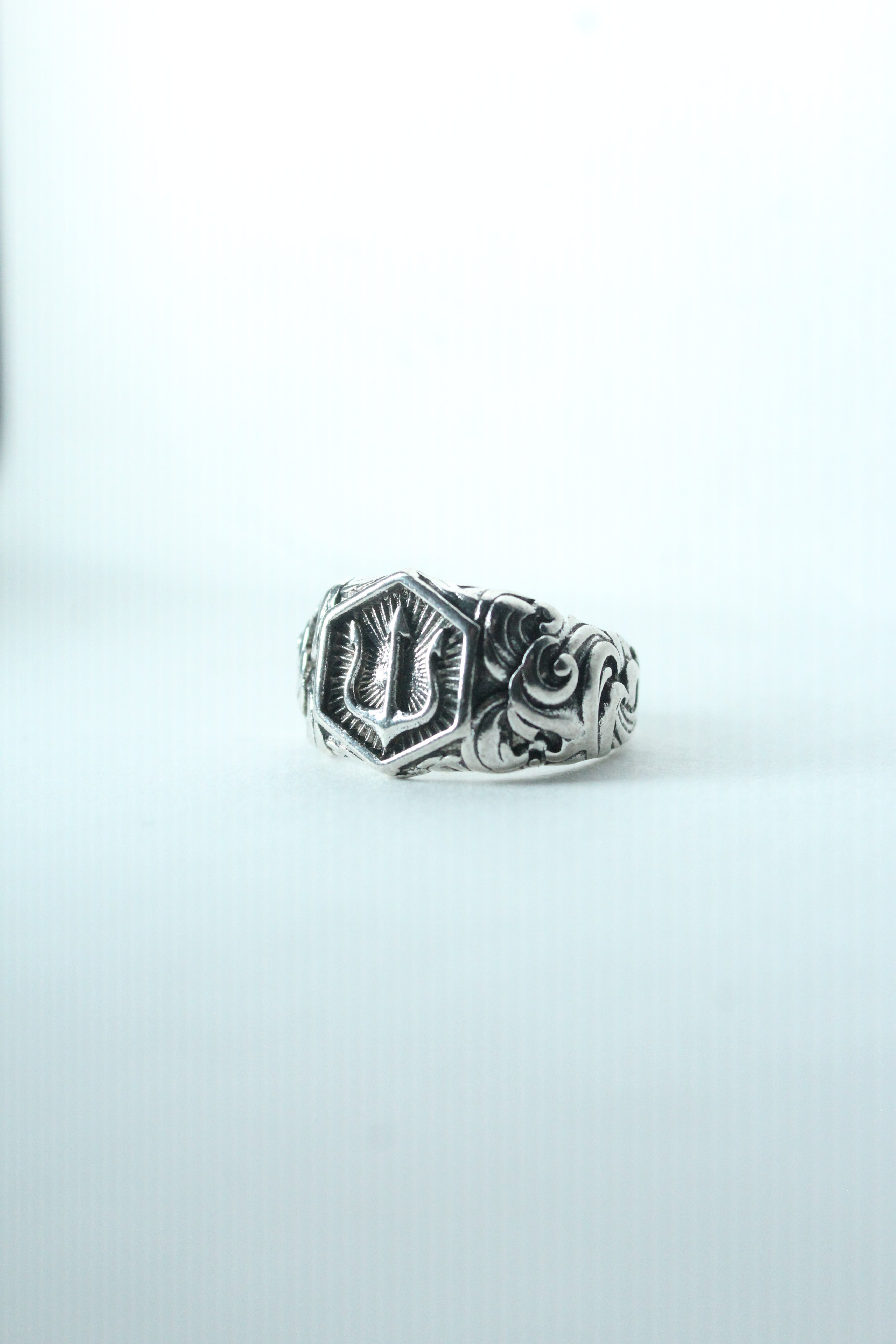 Trident ring