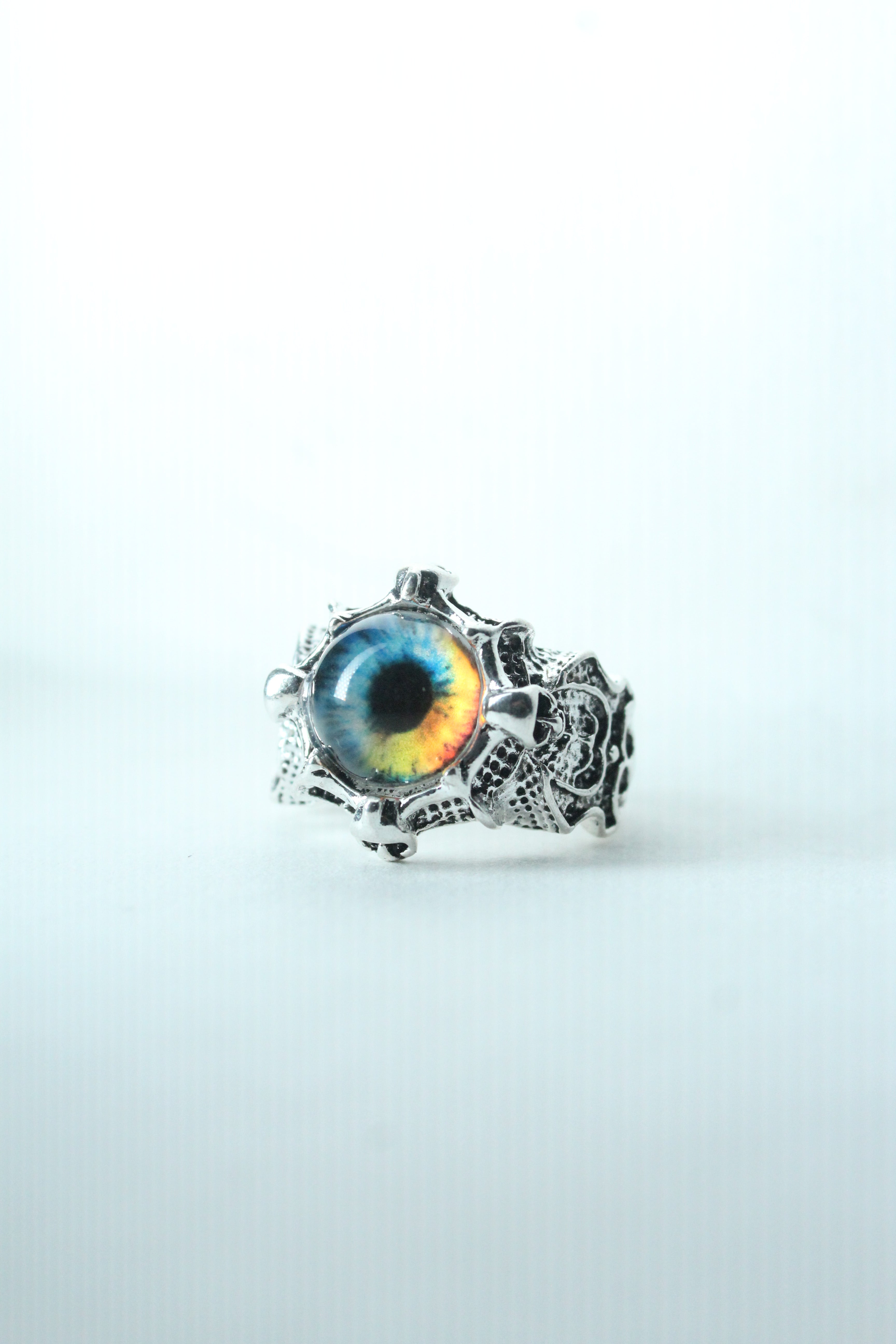Big eye ring